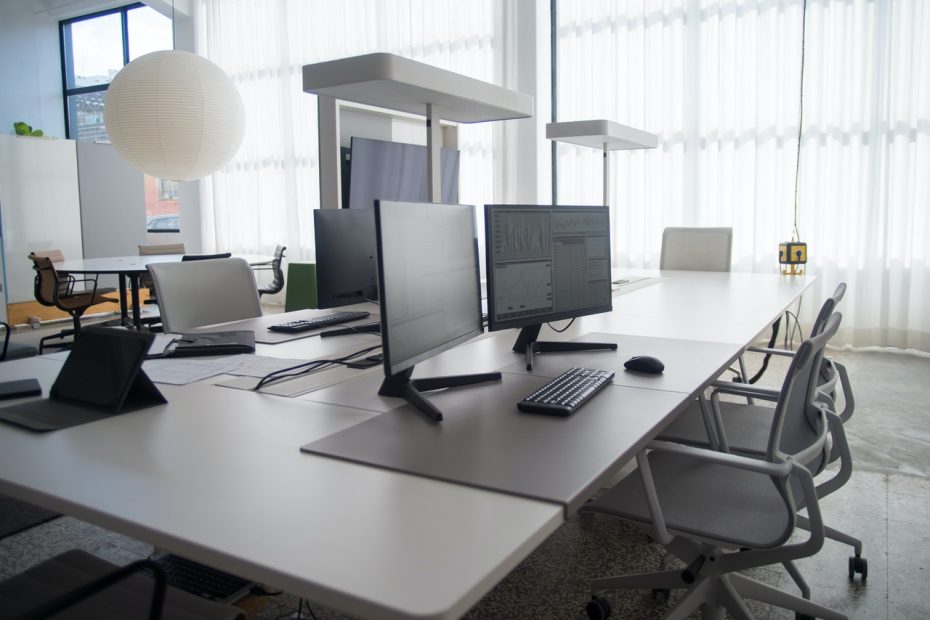 hoteling in the workplace